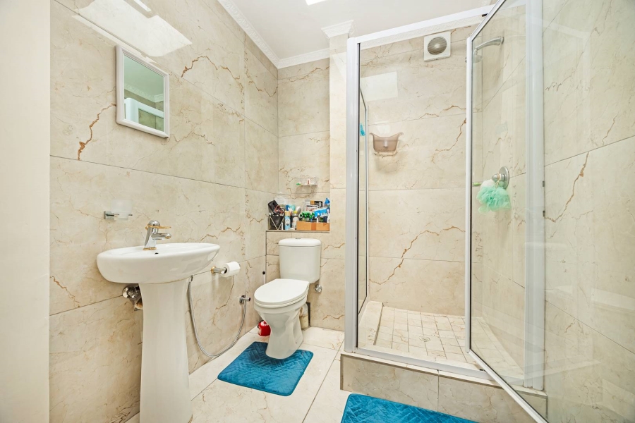 8 Bedroom Property for Sale in Plattekloof Western Cape